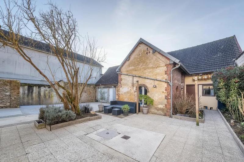 Maison - 240 m² - 10 pièces