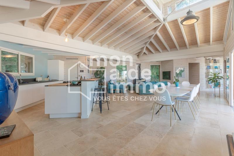 Maison contemporaine - 227 m² - 7 pièces