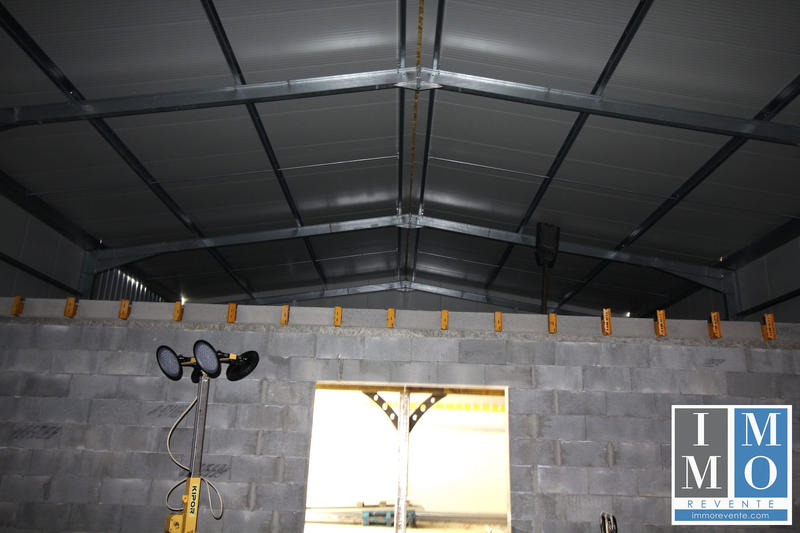 Local d'activités - 254 m²