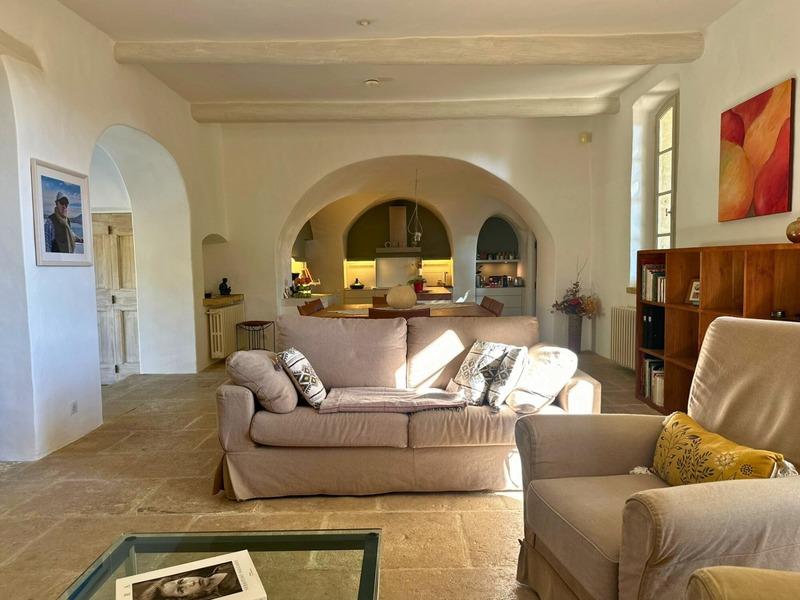 Mas - 420 m² - 14 pièces