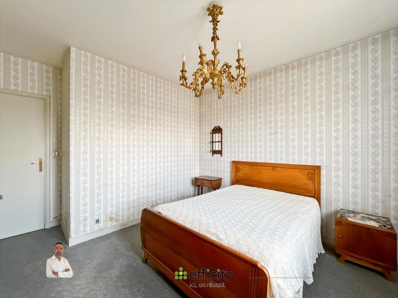 Maison - 255 m² - 12 pièces