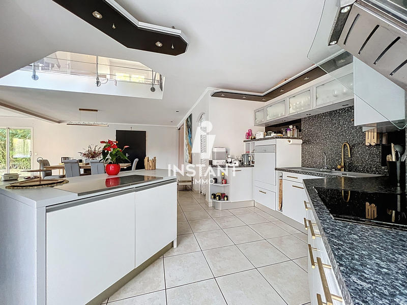 Villa - 238 m² - 9 pièces