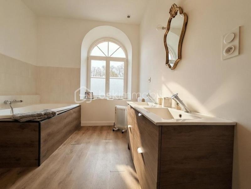 Demeure - 237 m² - 8 pièces