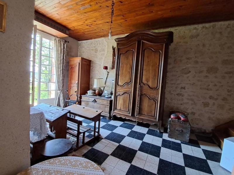 Propriété - 201 m² - 8 pièces