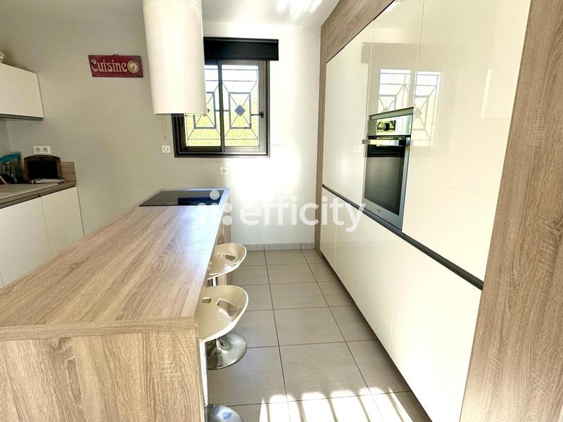 Villa - 143 m² - 8 pièces