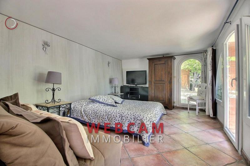 Propriété - 210 m² - 8 pièces