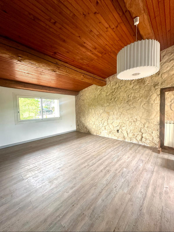 Maison - 300 m² - 4 pièces