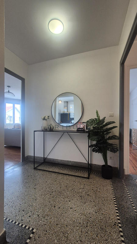 Appartement - 81 m² - 3 pièces