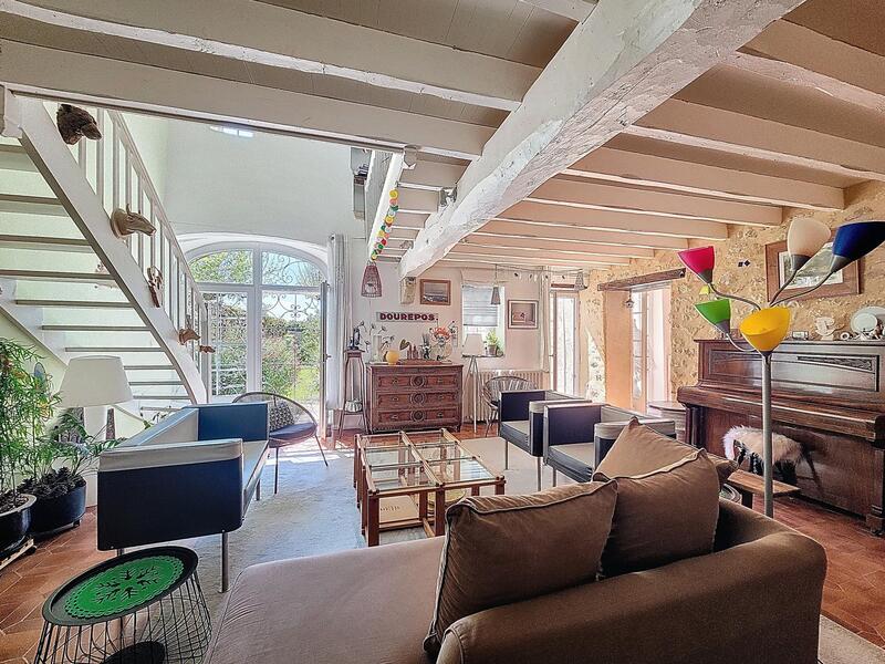 Maison - 225 m² - 8 pièces