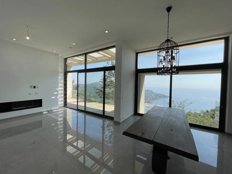 Villa - 1 475 m² - 9 pièces