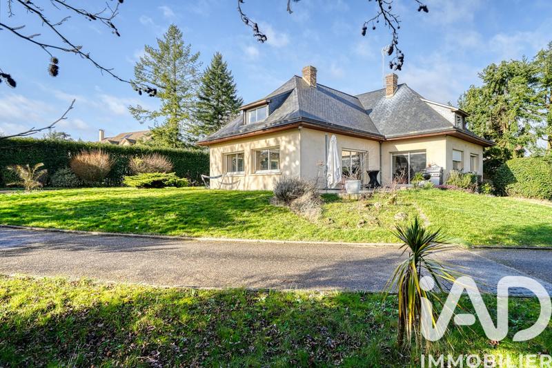 Maison - 250 m² - 9 pièces