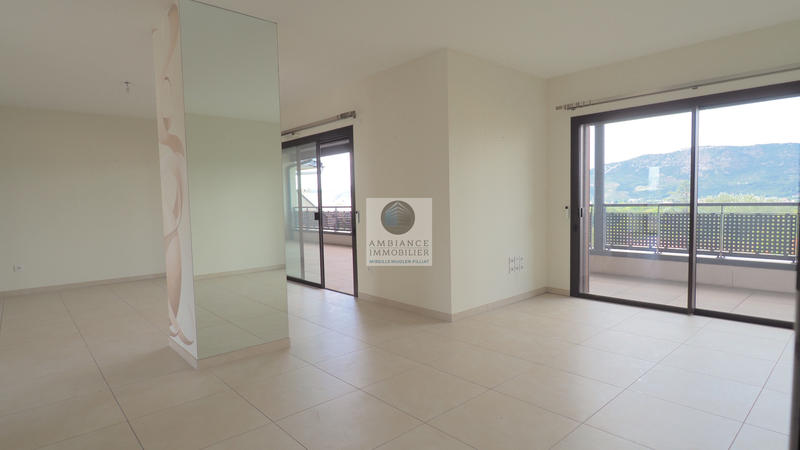 Appartement - 99 m² - 4 pièces