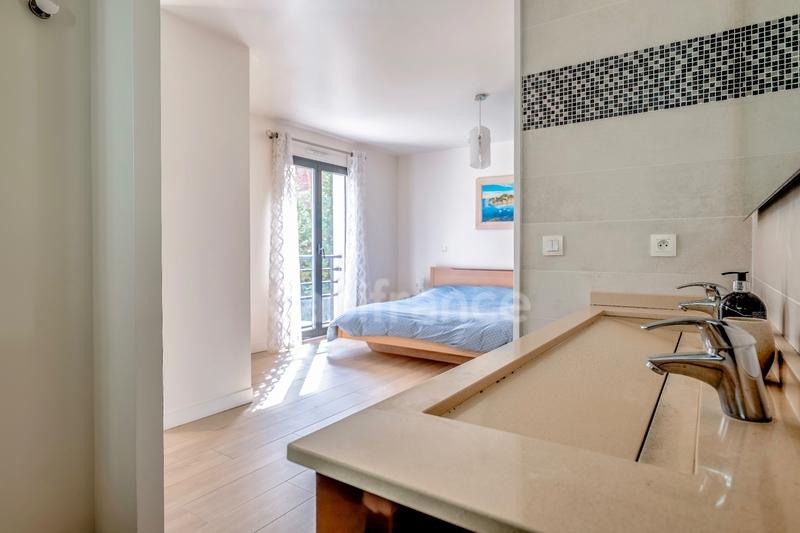 Maison - 214 m² - 8 pièces