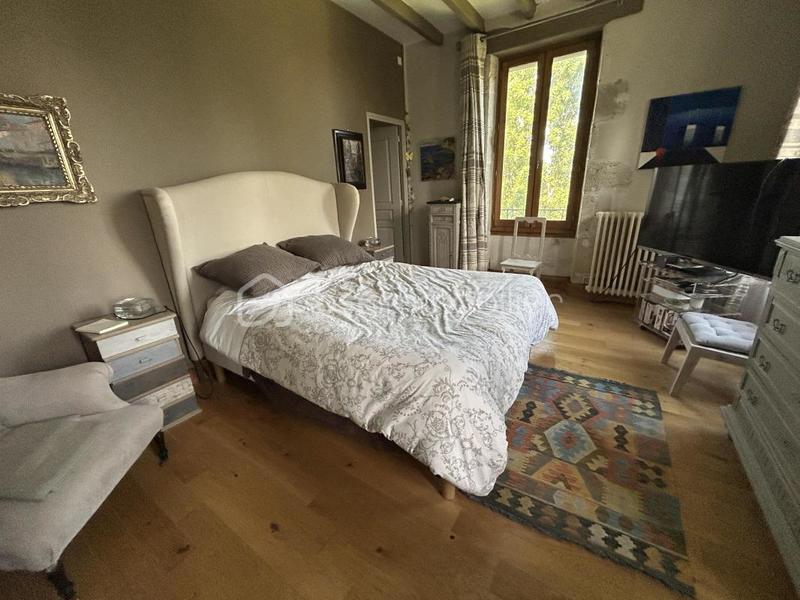 Propriété - 885 m² - 22 pièces