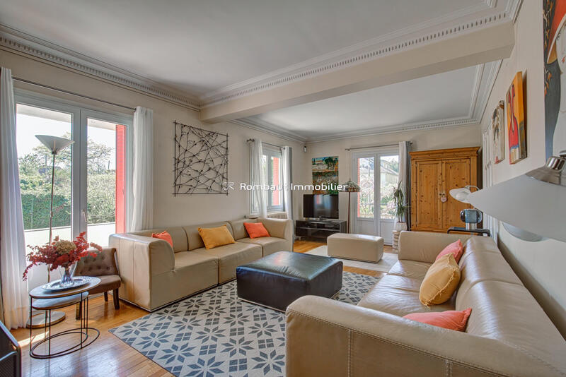 Maison - 208 m² - 7 pièces