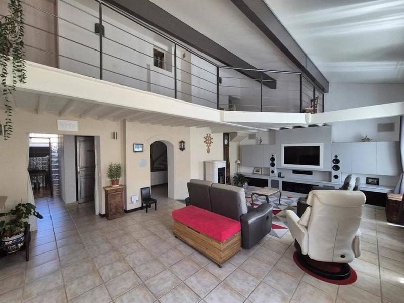 Maison - 290 m² - 7 pièces