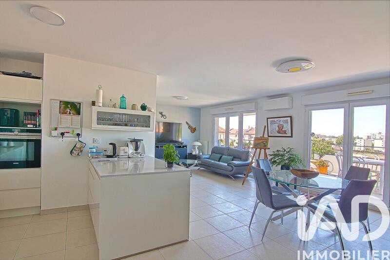 Appartement - 93 m² - 5 pièces