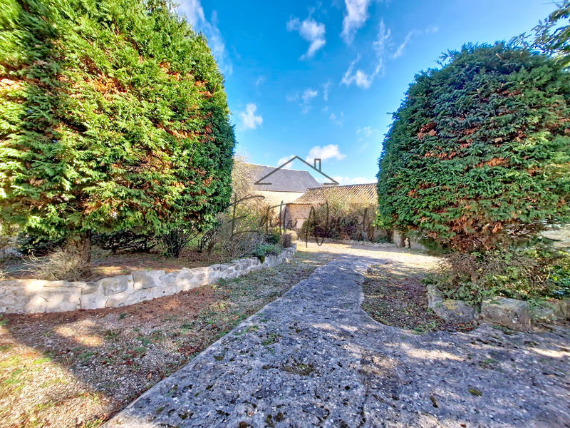 Propriété - 852 m² - 10 pièces