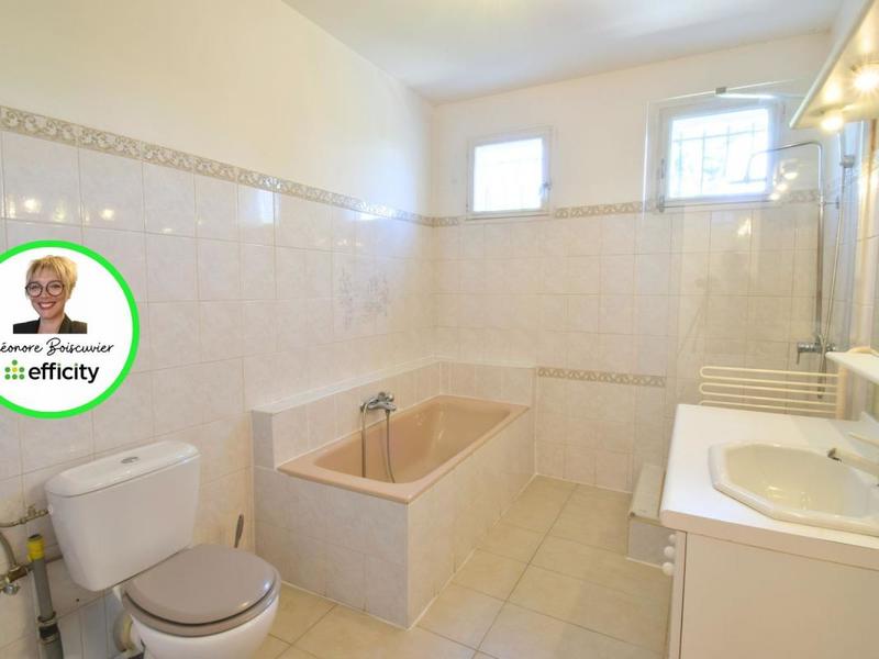 Maison - 230 m² - 8 pièces