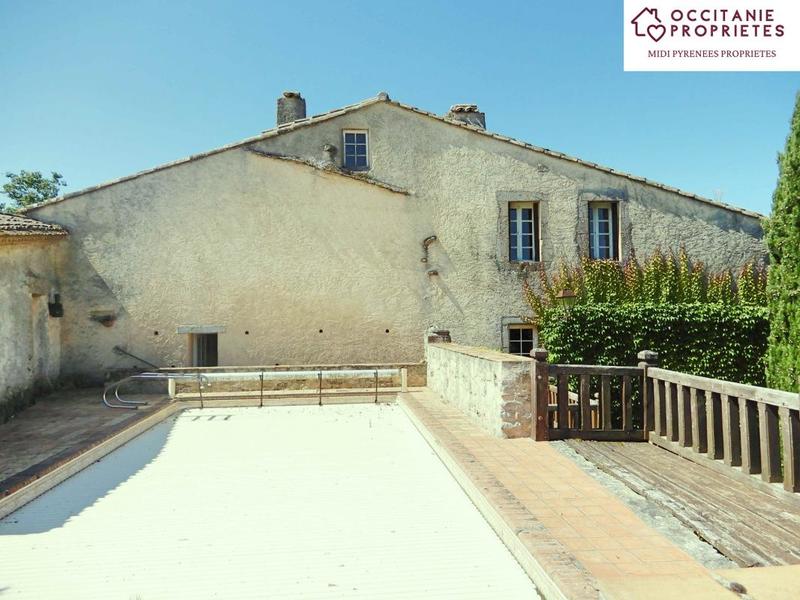 Demeure - 303 m² - 10 pièces