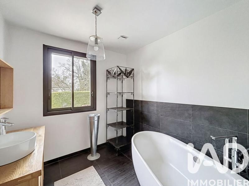 Maison - 220 m² - 7 pièces