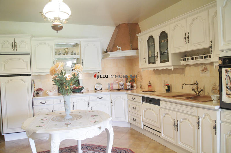 Maison traditionnelle - 200 m² - 7 pièces