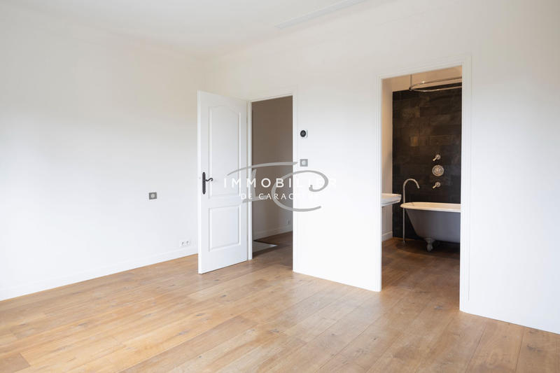 Maison - 225 m² - 8 pièces