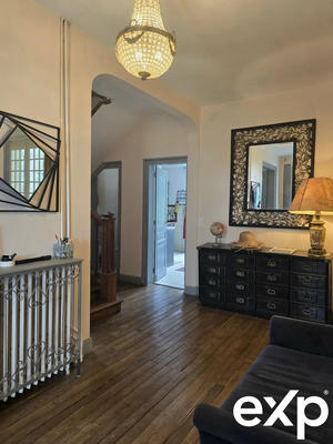 Maison - 290 m² - 9 pièces