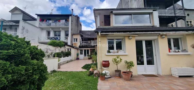 Maison - 232 m² - 10 pièces