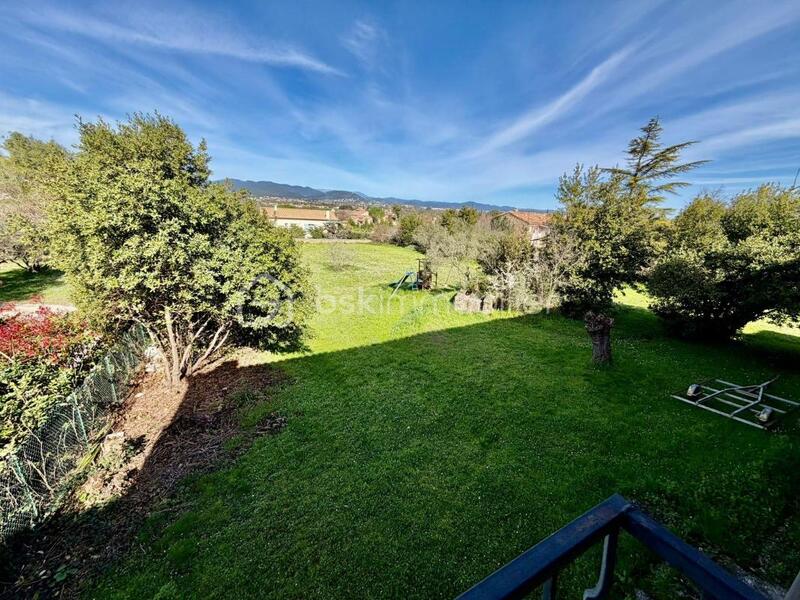 Mas - 2 600 m² - 9 pièces