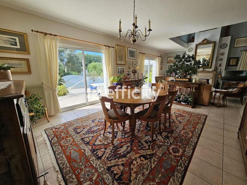 Maison - 196 m² - 7 pièces