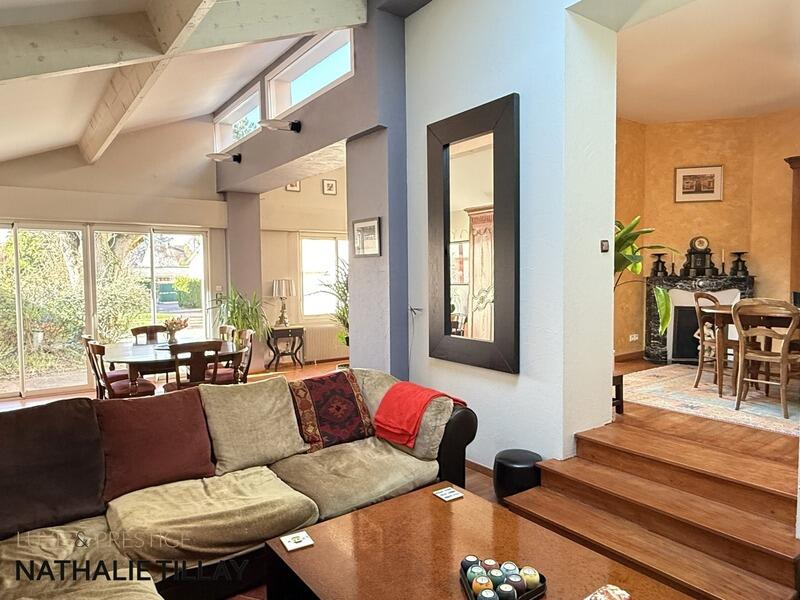 Maison - 274 m² - 10 pièces