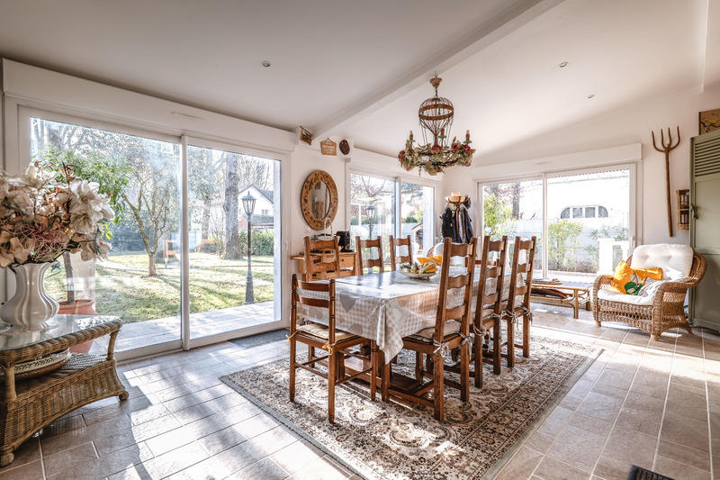 Maison - 250 m² - 8 pièces