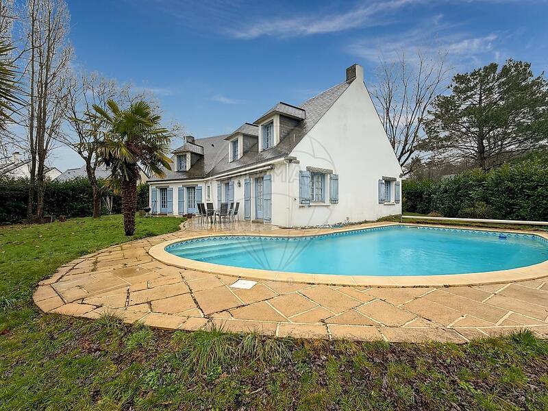 Maison - 214 m² - 8 pièces