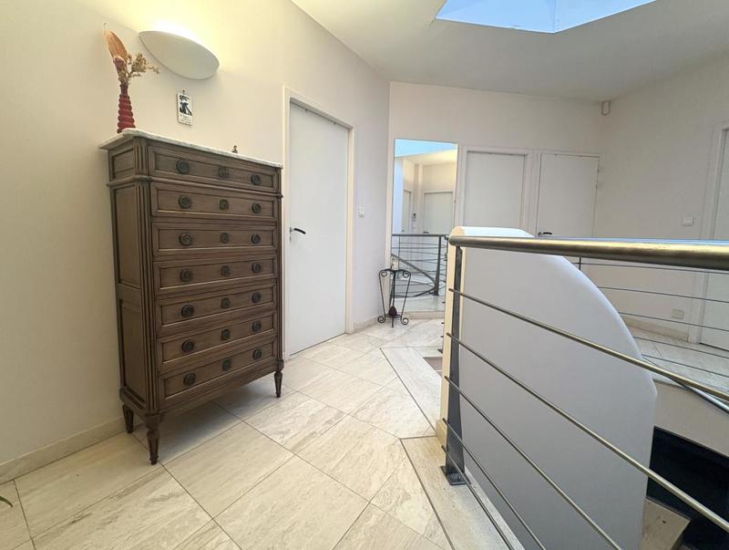 Maison - 195 m² - 7 pièces