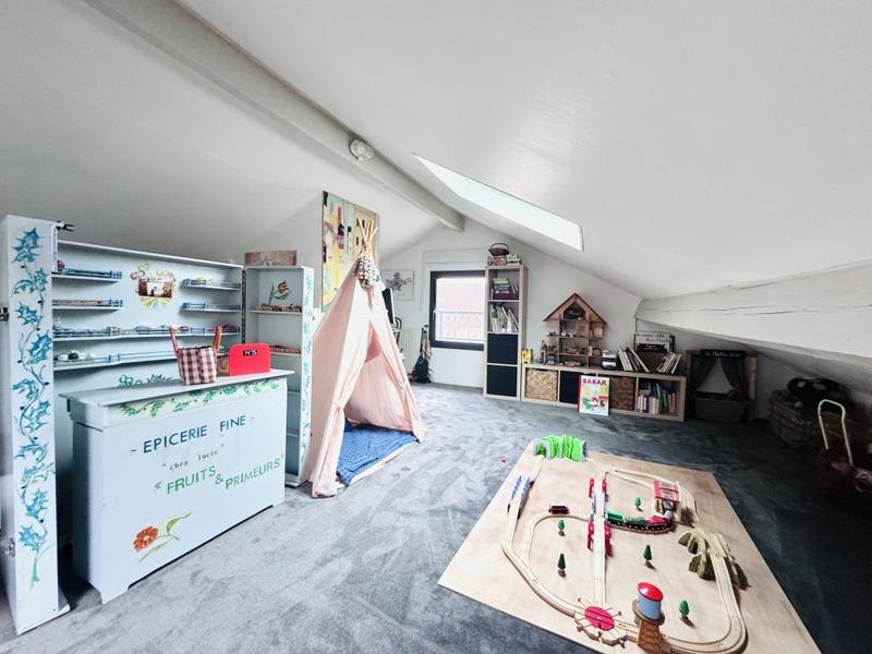 Maison - 200 m² - 6 pièces