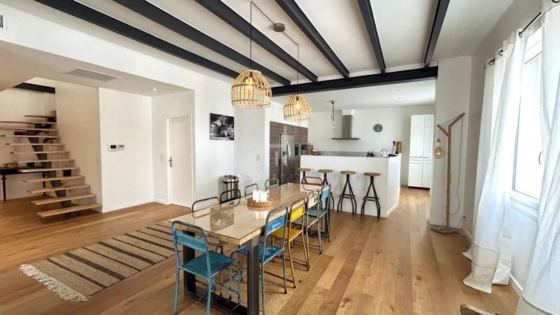 Duplex - 211 m² - 6 pièces