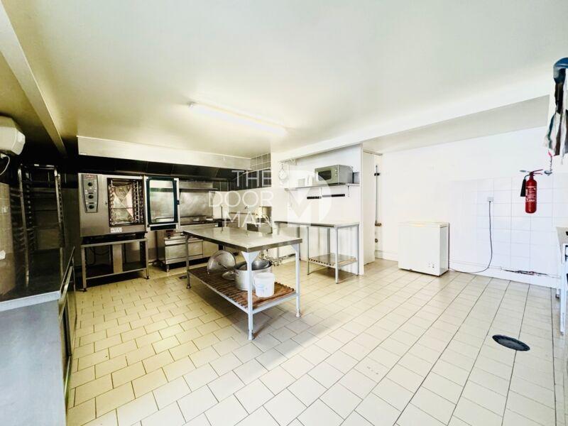 Maison - 580 m² - 17 pièces