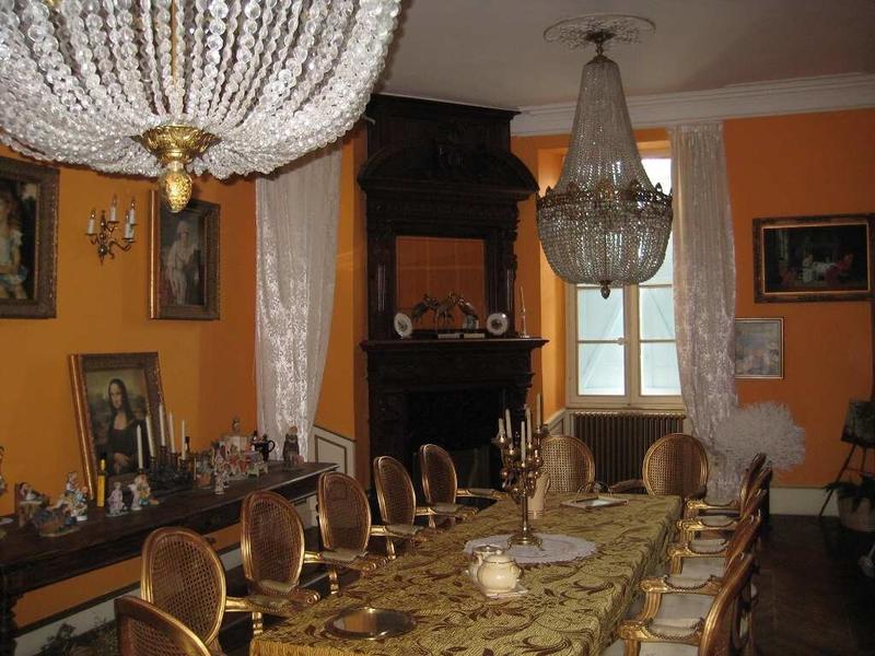 Château - 1 043 m² - 7 pièces