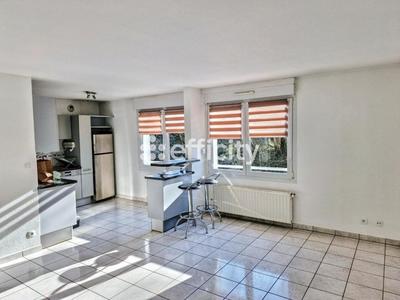 Appartement - 99 m² - 3 pièces
