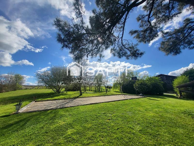 Maison - 255 m² - 11 pièces