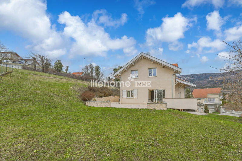 Maison - 200 m² - 7 pièces