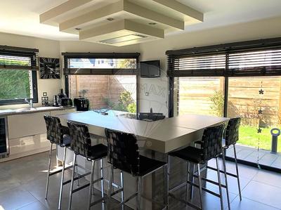 Maison - 225 m² - 10 pièces