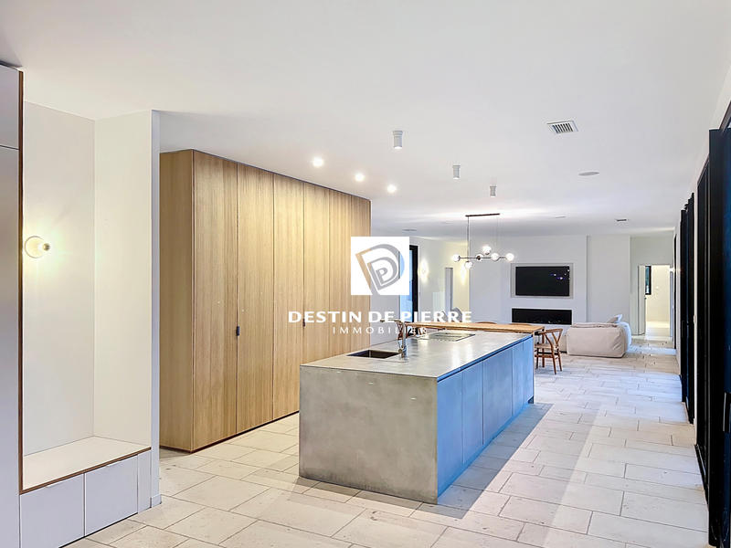 Maison - 219 m² - 6 pièces