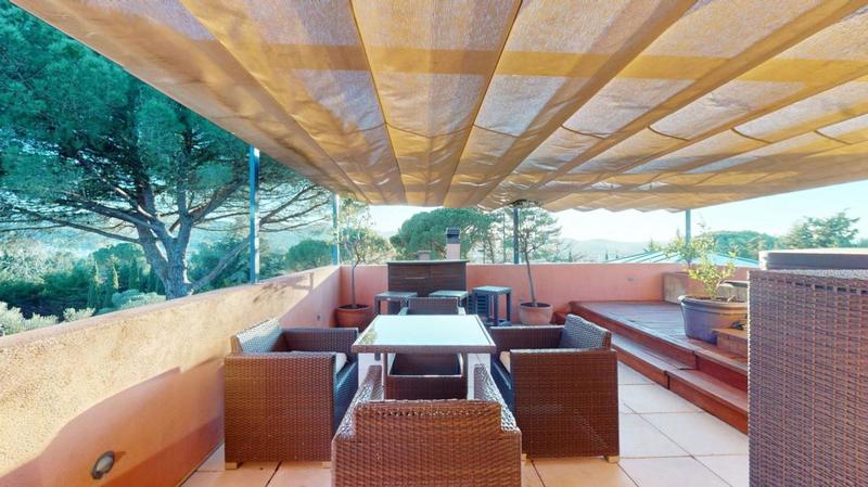 Propriété - 980 m²