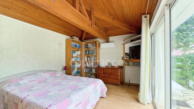 Maison - 236 m² - 10 pièces