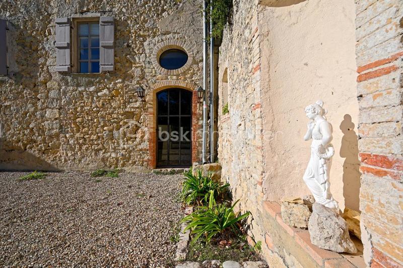 Corps de ferme - 355 m² - 9 pièces