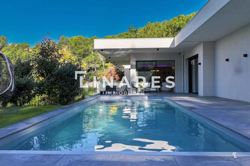 Villa - 300 m² - 9 pièces