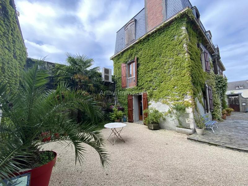 Maison - 212 m² - 8 pièces