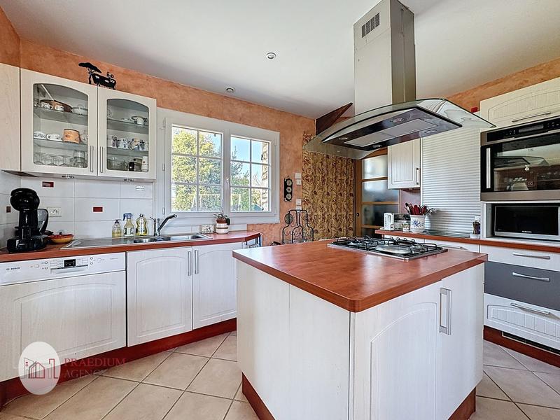 Maison - 202 m² - 8 pièces